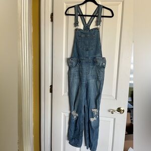Hollister boyfriend Distressed Denim Overalls - Light Blue size medium